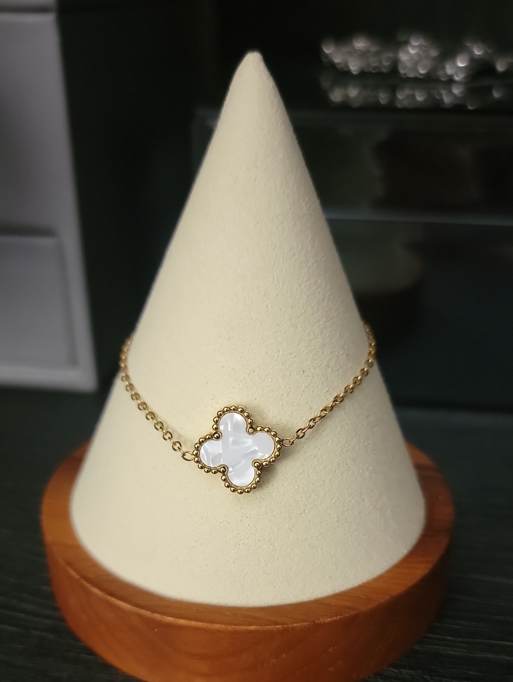 Gold Chain Bracelet with White Mother-of-Pearl Clover Pendant